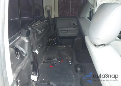 2017 Ram 1500 Slt 4X2 6'4 Box из США, поврежденный, VIN 1C6RR6GT7HS520333